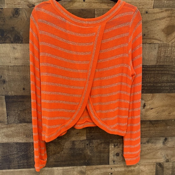 Mine Co. light knit sweater Large with partial cute open back - Picture 2 of 4
